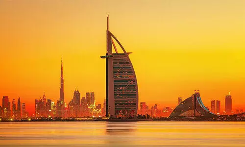 സ്കൂളിൽനിന്ന് 13 ജീവനക്കാരെ പിരിച്ചുവിട്ടു; പരാതിയുമായി രക്ഷിതാക്കൾ