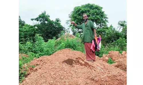 വിഷ്ണുഭാരതീയന്റെ ശവകുടീരത്തിൽനിന്ന് ഒരുപിടി മണ്ണ്; കുറുവൻകുന്ന് പുനർജനിക്കും