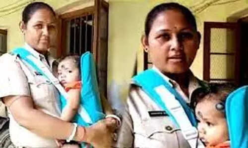 കുഞ്ഞും ജോലിയും ഒരുപോലെ പ്രധാനം; അസം പൊലീസ് ഉദ്യോഗസ്ഥയുടെ കഥ വൈറലാകുന്നു