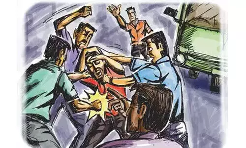 രോഗിക്ക് ചികിത്സ നൽകിയില്ലെന്നാരോപിച്ച് കൊടുങ്ങല്ലൂർ താലൂക്ക് ആശുപത്രിയിൽ അക്രമം രോഗിക്ക് ചികിത്സ നൽകിയില്ലെന്നാരോപിച്ച് കൊടുങ്ങല്ലൂർ താലൂക്ക് ആശുപത്രിയിൽ അക്രമം