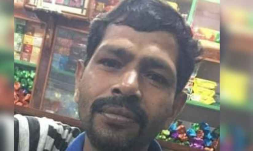 ഹോട്ടൽ ജീവനക്കാരൻ വഴിയരികിൽ മരിച്ച നിലയിൽ