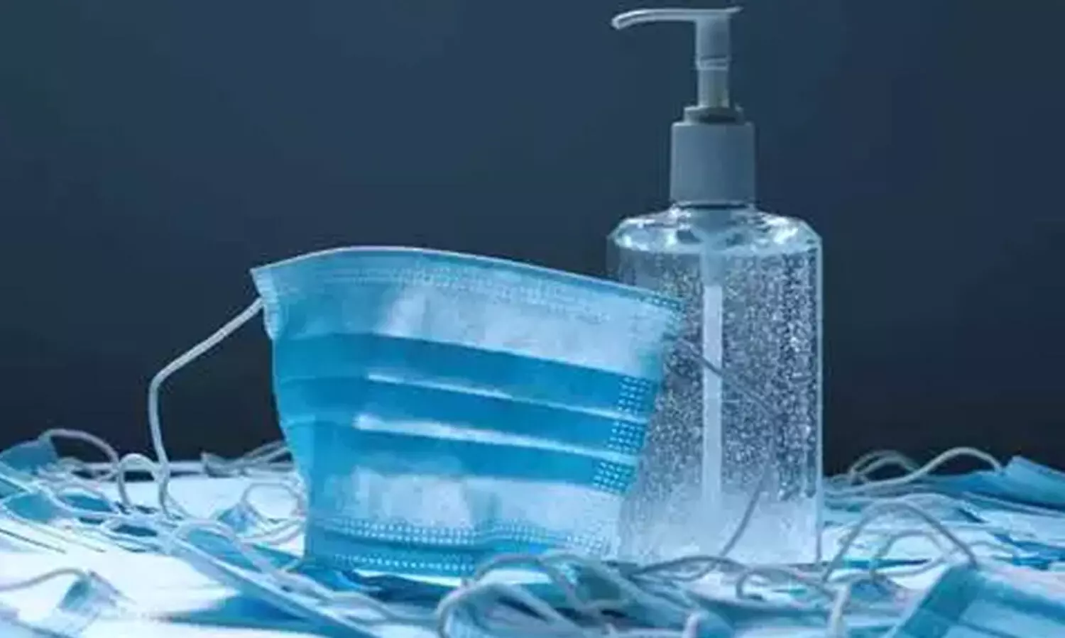 ആള്‍ക്കൂട്ടങ്ങളിലും സ്കൂളുകളിലും മാസ്ക് കർശനമാക്കണം; അതിജാഗ്രത പുലര്‍ത്തണമെന്നും മുഖ്യമന്ത്രി