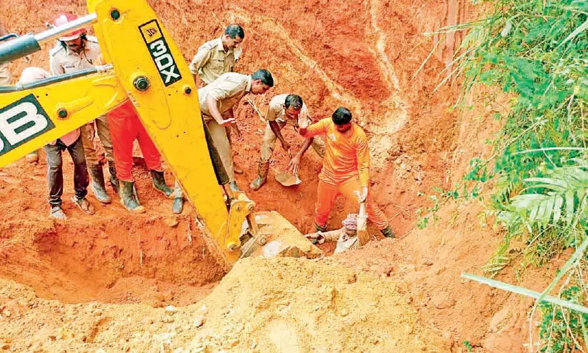 മണ്ണിടിഞ്ഞ് തൊഴിലാളി മരിച്ച സംഭവം: നിർമാണം അനുമതി ഇല്ലാതെ