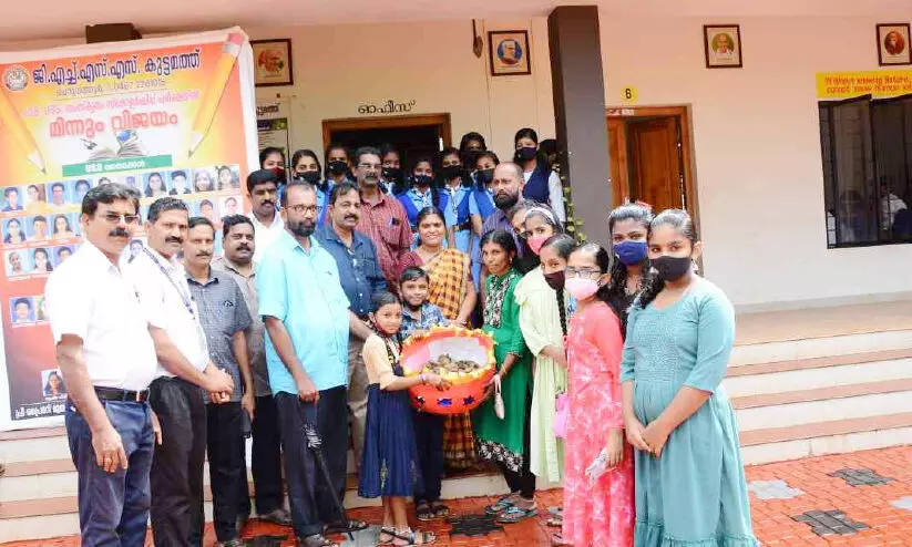 മാമ്പഴക്കാലമൊരുക്കാൻ കുട്ടമത്തെ കുട്ടികൾ