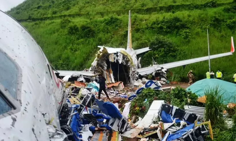 കരിപ്പൂർ വിമാനദുരന്തം: ഒമ്പതംഗ സമിതി റിപ്പോർട്ടിലും എയർ ഇന്ത്യ എക്സ്പ്രസിനെതിരെ പരാമർശം കരിപ്പൂർ വിമാനദുരന്തം: ഒമ്പതംഗ സമിതി റിപ്പോർട്ടിലും എയർ ഇന്ത്യ എക്സ്പ്രസിനെതിരെ പരാമർശം