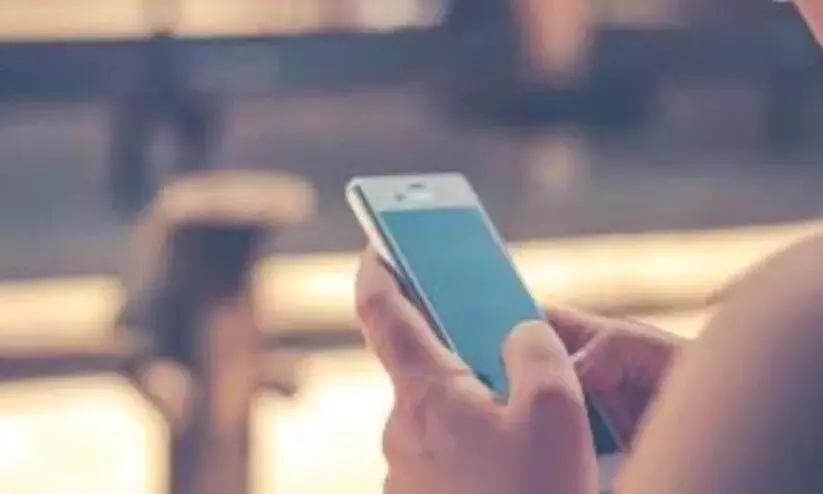 മൊബൈലിൽ ഗെയിം കളിക്കുന്നത് മാതാവ് വിലക്കി; വിദ്യാർഥി ട്രെയിനിനു മുന്നിൽ ചാടി ജീവനൊടുക്കി മൊബൈലിൽ ഗെയിം കളിക്കുന്നത് മാതാവ് വിലക്കി; വിദ്യാർഥി ട്രെയിനിനു മുന്നിൽ ചാടി ജീവനൊടുക്കി