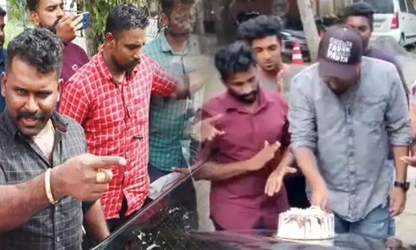 മയക്കുമരുന്ന് കേസിൽ ജാമ്യം; ആലപ്പുഴ കോടതി വളപ്പിൽ കേക്ക് മുറിച്ച് ഗുണ്ടകളുടെ ആഘോഷം