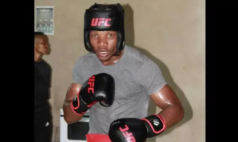 മത്സരത്തിനിടെ കുഴഞ്ഞുവീണ ദക്ഷിണാഫ്രിക്കൻ ബോക്സർ മരിച്ചു