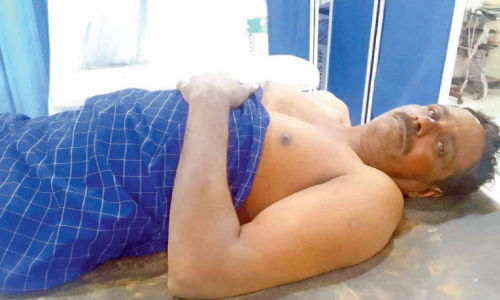 ക​ഴു​ത്തോ​ളം മ​ണ്ണ്​; ജീ​വ​ൻ തി​രി​ച്ചു​കി​ട്ടി​യ ആ​ശ്വാ​സ​ത്തി​ൽ പ്ര​മോ​ദ്