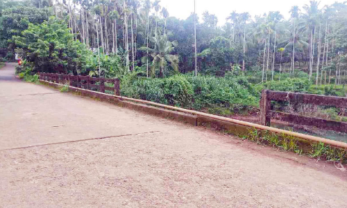 കണ്ടകശ്ശേരി പാലത്തിന് മരണവിധിയോ? കണ്ടകശ്ശേരി പാലത്തിന് മരണവിധിയോ?