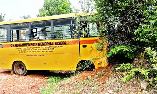 സ്കൂൾബസ് മതിലിലിടിച്ച് വിദ്യാർഥികൾക്ക് പരിക്ക്