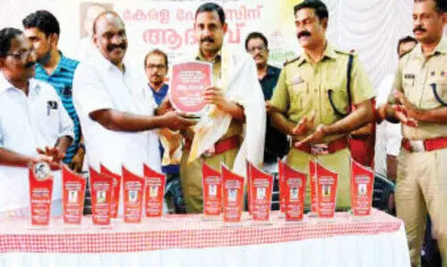 സ്വർണക്കവർച്ച: അന്വേഷണസംഘത്തിന് നാടിന്‍റെ അനുമോദനം