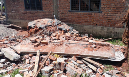 നിർമാണത്തിലിരിക്കുന്ന വീടിന്‍റെ കോൺക്രീറ്റ് തകർന്നുവീണ് ഗൃഹനാഥന് പരിക്ക്​