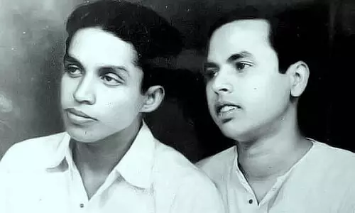 മാണിക്യവീണയുമായി ബാലമുരളി എന്ന ഒ.എൻ.വി മാണിക്യവീണയുമായി ബാലമുരളി എന്ന ഒ.എൻ.വി