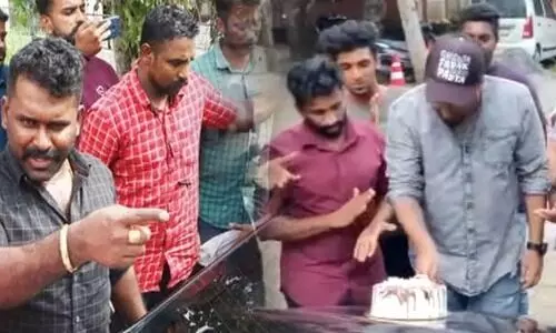 മയക്കുമരുന്ന് കേസിൽ ജാമ്യം; ആലപ്പുഴ കോടതി വളപ്പിൽ കേക്ക് മുറിച്ച് ഗുണ്ടകളുടെ ആഘോഷം