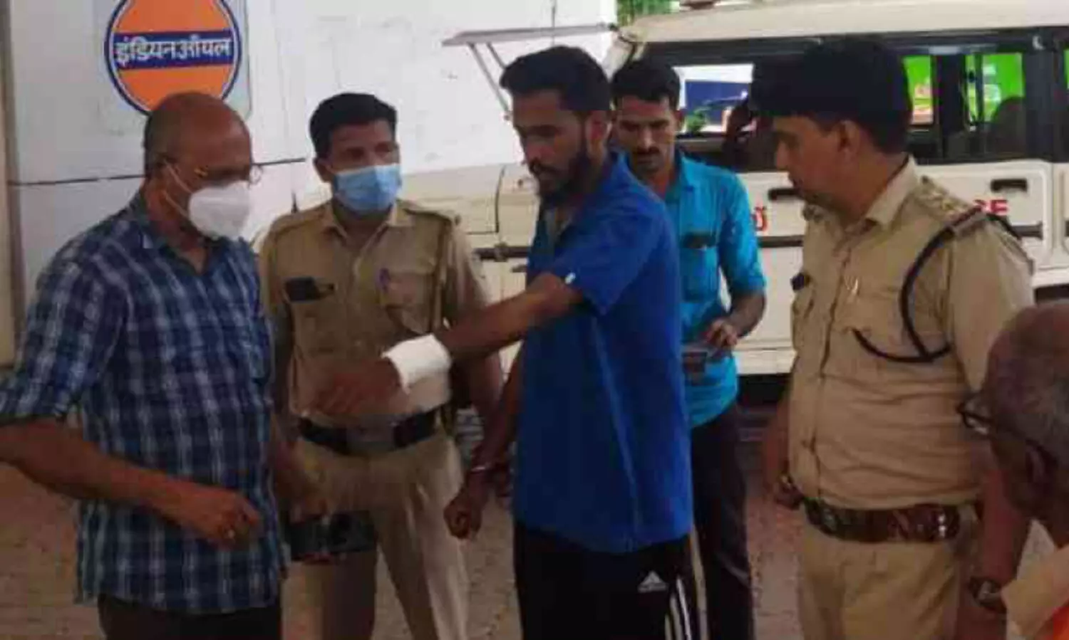 പ്രതി പ്ലാനിട്ടത് വെട്ടിക്കൊന്ന് പെട്രോൾ ഒഴിച്ച് കത്തിക്കാൻ; തലയോട്ടിക്ക്​ വെട്ടേറ്റ പെൺകുട്ടിക്ക് രണ്ട് ശസ്ത്രക്രിയ നടത്തി