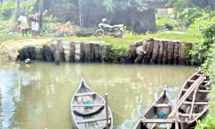 കുണ്ടേക്കാവ് പാലം നിർമാണം തുടങ്ങിയില്ല; ബണ്ട് നാട്ടുകാർക്ക് ദുരിതം