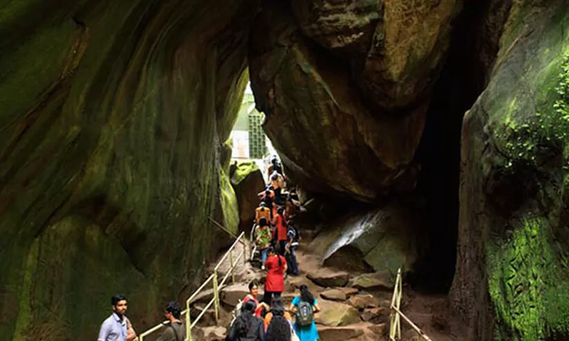 എടക്കല് ഗുഹയിലെ മാലിന്യസംസ്കരണത്തിന് കർമപദ്ധതി ഒരുങ്ങുന്നു എടക്കല് ഗുഹയിലെ മാലിന്യസംസ്കരണത്തിന് കർമപദ്ധതി ഒരുങ്ങുന്നു