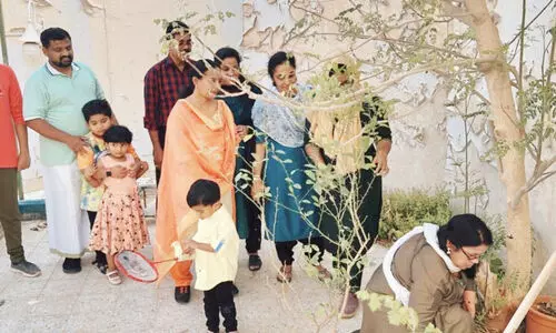 പ​രി​സ്ഥി​തി​ദി​ന​ത്തി​ൽ വൃ​ക്ഷ​ത്തൈ​ക​ൾ ന​ട്ട് കേ​ളി കു​ടും​ബ​വേ​ദി