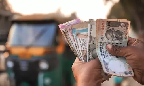 തീ പിടിക്കുന്ന വിലയുമായി സാധാരണ ജനങ്ങൾക്ക് എങ്ങനെ മുന്നോട്ടുപോകാനാവും? തീ പിടിക്കുന്ന വിലയുമായി സാധാരണ ജനങ്ങൾക്ക് എങ്ങനെ മുന്നോട്ടുപോകാനാവും?