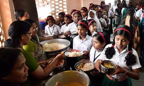 ഉച്ചഭക്ഷണം ഉഷാറാക്കണമെന്ന് സർക്കാർ; ഫണ്ട് കുറവ്