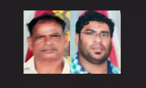 കരൾ പിളരും ദാരുണാന്ത്യം: സുഖമില്ലാത്ത ഭാര്യക്ക് നൽകാൻ കരിക്ക് പറിക്കുന്നതിനിടെ അച്ഛന് ഷോക്കേറ്റു, രക്ഷിക്കാൻ ശ്രമിക്കുന്നതിനിടെ മകനും; മൃതദേഹം പകുതിയോളം കത്തിക്കരിഞ്ഞു