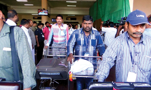 ഗ​​​ൾ​​​ഫു​​​കാ​​​രാ നി​​​ങ്ങ​​​ളു​​​ടെ ച​​​രി​​​ത്ര​​​മെ​​​വി​​​ടെ​​​യാ​​​ണ്​?