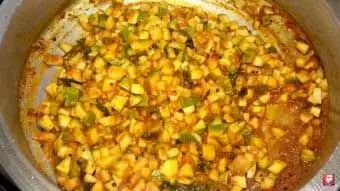 വായിൽ കപ്പലോടും, മാങ്ങ അച്ചാർ