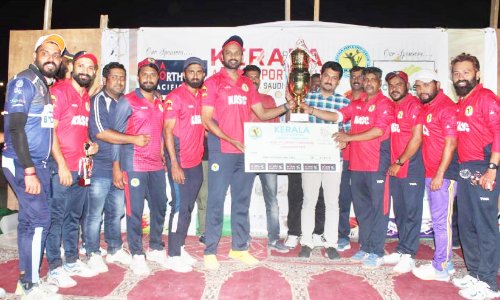 ക്രിക്കറ്റ് ടൂർണമെന്റിൽ കിരീടനേട്ടവുമായി കാസ്‌ക്