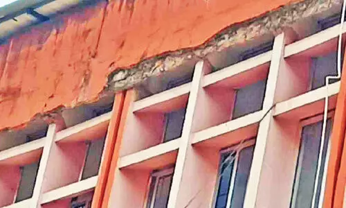 മാനന്തവാടി നഗരസഭ ഓഫിസ് കെട്ടിടം തകർച്ച ഭീഷണിയിൽ