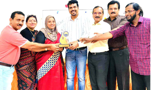 അധ്യാപികമാർക്ക് യാത്രയയപ്പ് നൽകി അധ്യാപികമാർക്ക് യാത്രയയപ്പ് നൽകി