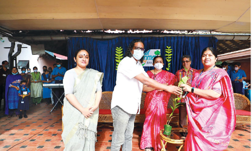 വിദ്യാർഥികൾക്ക് വൃക്ഷത്തൈകളുമായി നസീം ഹെൽത്ത് കെയർ ഗ്രൂപ് കമ്പനി