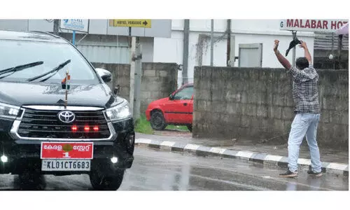 പടനയിച്ച് പിണറായി; പ്രതിരോധിച്ച് യുവജനസംഘടനകൾ