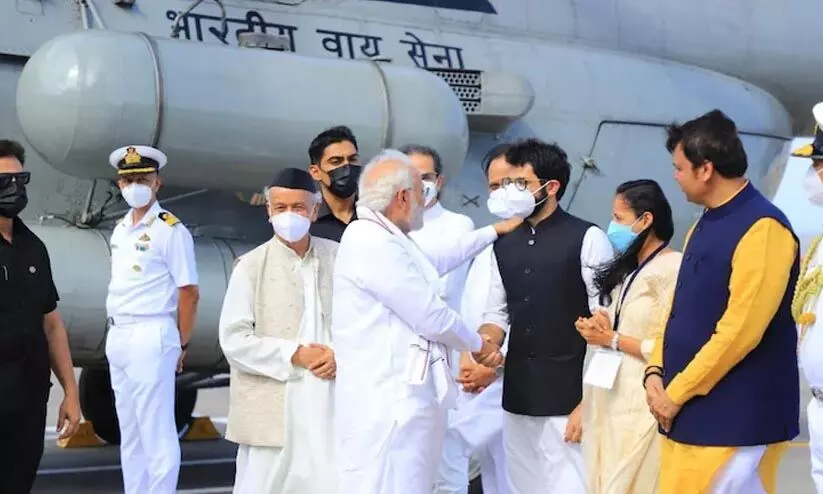 ലിസ്റ്റിൽ പേരില്ല; ആദിത്യ താക്കറെയെ പിതാവ് ഉദ്ധവിന്‍റെ കാറിൽനിന്ന് പുറത്തിറക്കി എസ്.പി.ജി