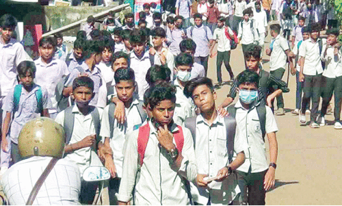 പൂക്കോട്ടുംപാടം ഹൈസ്കൂൾ റോഡിലെ ഗതാഗത നിയന്ത്രണം; പ്രതിഷേധമുയരുന്നു പൂക്കോട്ടുംപാടം ഹൈസ്കൂൾ റോഡിലെ ഗതാഗത നിയന്ത്രണം; പ്രതിഷേധമുയരുന്നു