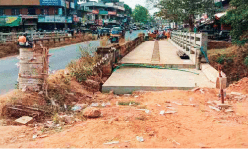 കാഞ്ഞിരപ്പുഴ കനാൽ പാലം തുറന്നില്ല; യാത്രക്കാർക്ക് ദുരിതം