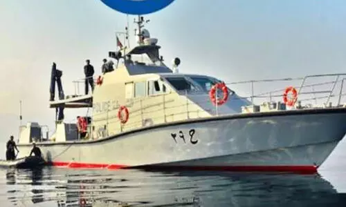 ക​ട​ലി​ൽ കു​ടു​ങ്ങി​യ എ​ട്ടു​പേ​രെ റോ​യ​ൽ ഒ​മാ​ൻ പൊ​ലീ​സ്​ ര​ക്ഷി​ച്ചു