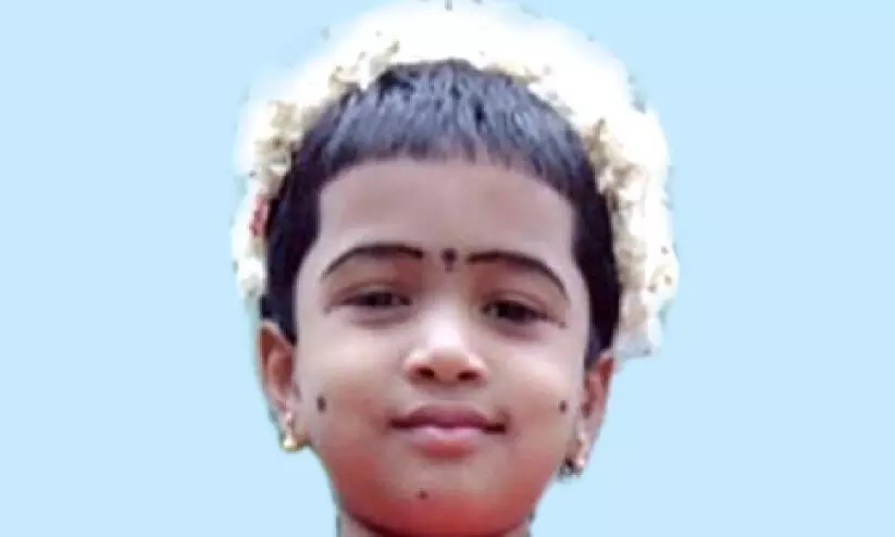 girl was bitten by snake