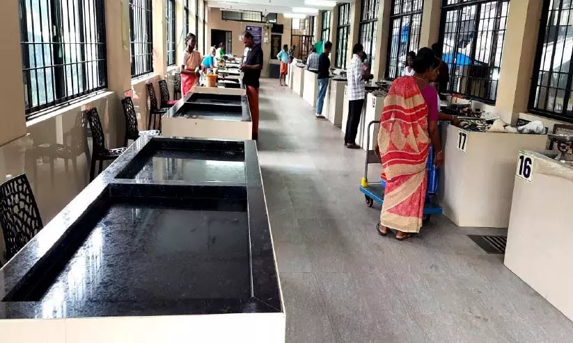 Thrikkarippur fish market