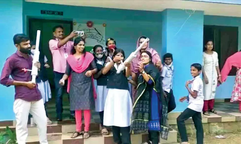 വന്യമൃഗങ്ങളെ തുരത്താൻ കാർബൈഡ് ഗണ്ണുകളുമായി വിദ്യാർഥികൾ