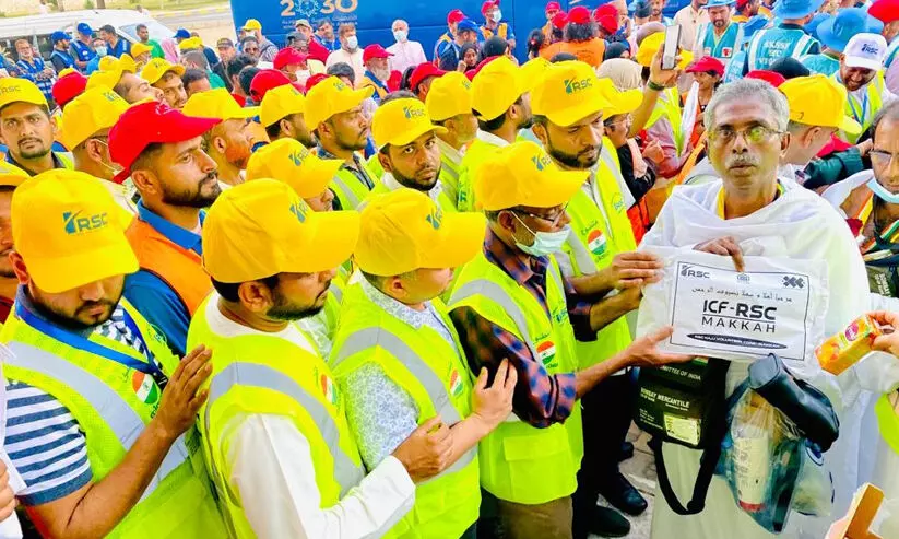 ഇ​ന്ത്യ​ൻ ഹാ​ജി​മാ​ർ​ക്ക് ആ​ർ.​എ​സ്.​സി ഹ​ജ്ജ് വ​ള​ന്റി​യ​ർ കോ​ർ സ്വീ​ക​ര​ണം ന​ൽ​കി