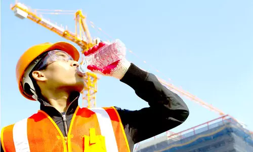 തൊഴിലാളികൾക്ക് ഉച്ചവിശ്രമം ഇന്നുമുതൽ തൊഴിലാളികൾക്ക് ഉച്ചവിശ്രമം ഇന്നുമുതൽ