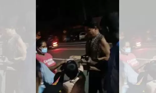 ശ്രീലങ്കയിൽ ജനങ്ങൾക്ക് പണം വിതരണം ചെയ്ത് ഇന്ത്യൻ വ്യവസായി; ഒടുവിൽ പൊലീസ് പിടിയിൽ