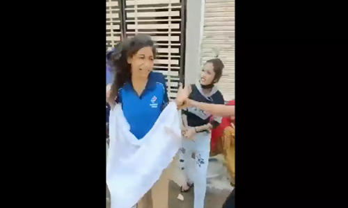 womens thrash young girl