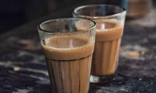 സാമ്പത്തിക പ്രതിസന്ധി: ചായ കുടിക്കുന്നത് കുറക്കാൻ ആവശ്യപ്പെട്ട് പാകിസ്താൻ മന്ത്രി; അധിക്ഷേപിച്ച് ജനം