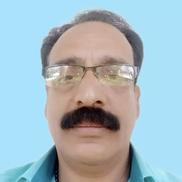 ലോ​റി​യി​ടി​ച്ച് പ​രി​ക്കേ​റ്റ ബൈ​ക്ക് യാ​ത്രി​ക​ൻ മ​രി​ച്ചു