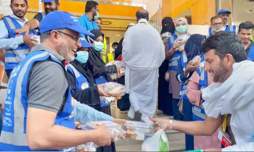 മക്കയിലെത്തിയ ആദ്യ മലയാളി ഹജ്ജ് സംഘത്തിന് സ്വീകരണമൊരുക്കി തനിമ വളന്റിയർമാർ