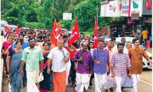 കൃഷ്‌ണപിള്ള മന്ദിരത്തിൽ കരിങ്കൊടി: സി.പി.എം പ്രതിഷേധിച്ചു