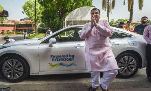 പാർക്കിങ് നിയമം ലംഘിച്ചവരുടെ ഫോട്ടോ അയച്ചാൽ 500 രൂപ പാരിതോഷികം -കേന്ദ്ര മന്ത്രി നിതിൻ ഗഡ്കരി