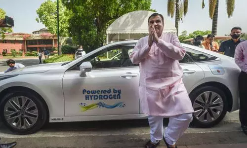 പാർക്കിങ് നിയമം ലംഘിച്ചവരുടെ ഫോട്ടോ അയച്ചാൽ 500 രൂപ പാരിതോഷികം -കേന്ദ്ര മന്ത്രി നിതിൻ ഗഡ്കരി